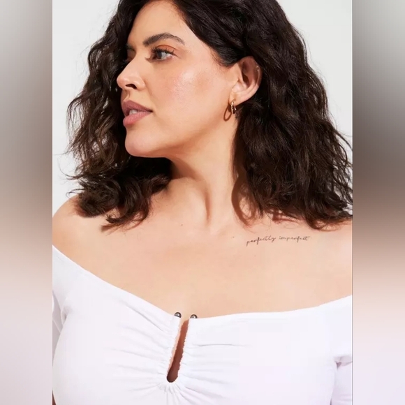 Torrid Foxy u- Bar Short Sleeve Top White 3x - Picture 4 of 12